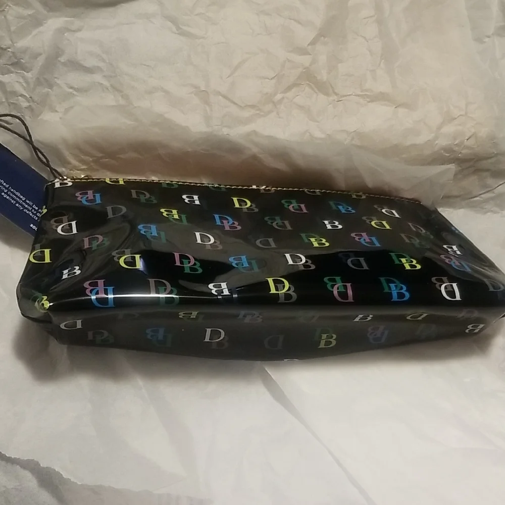 NWT!! Dooney & Bourke Black Toiletry /cosmetic Bag with Sleek Design.👜👛 - Picture 4 of 4